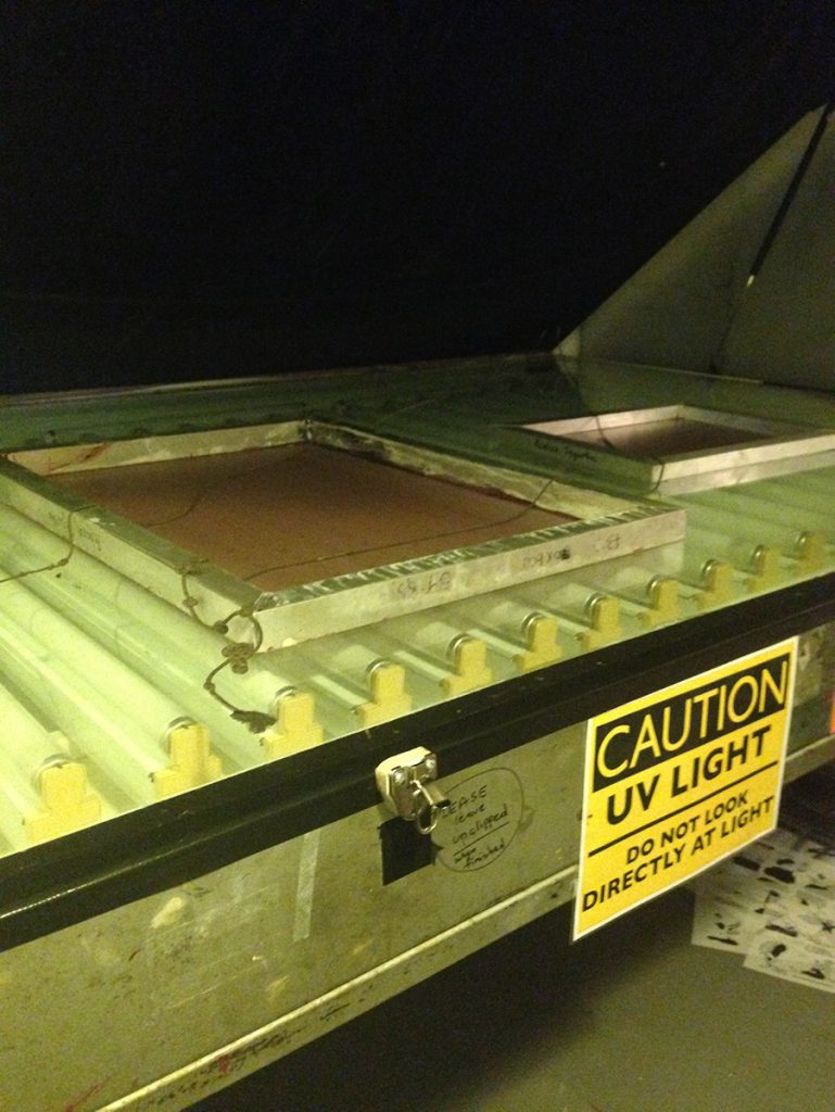 UV light exposure bed for screen printing