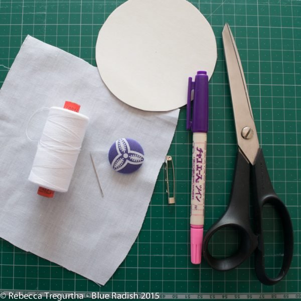 how to make a gorgeous brooch that features a fabric covered button.