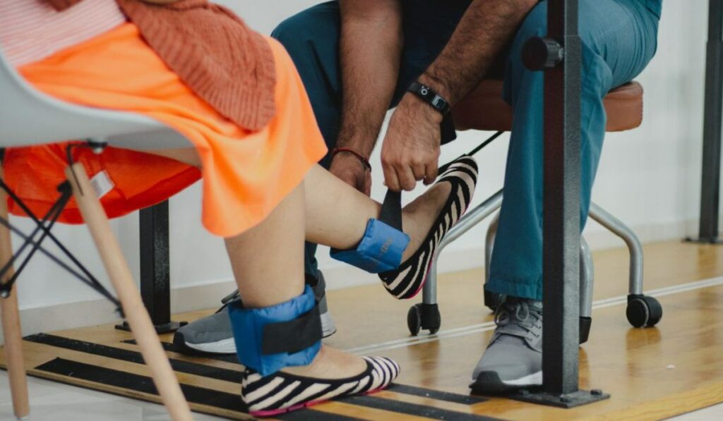 patient with doctor Advance Therapy image